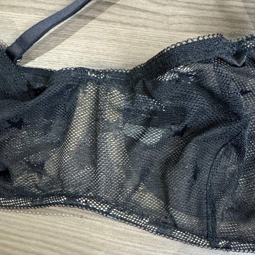 GAP Elegant Black Mesh Bra